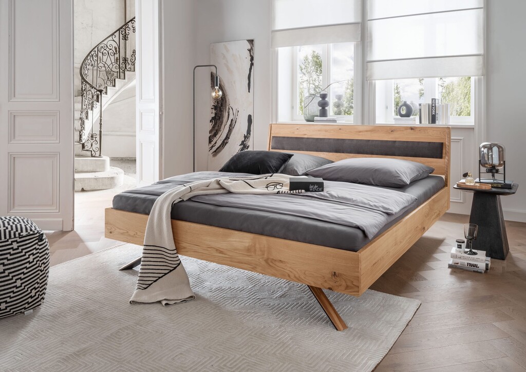 Massivholz Doppelbett Vejle II mit Holzkopfteil und Polster Preview Image