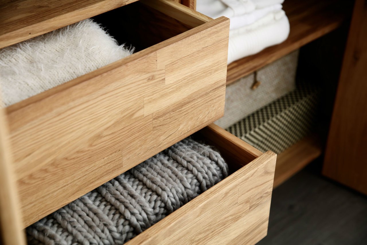 Lars Olesen Rödemis Kleiderschrank Wildeiche – Skandinavisches Design Bild 6
