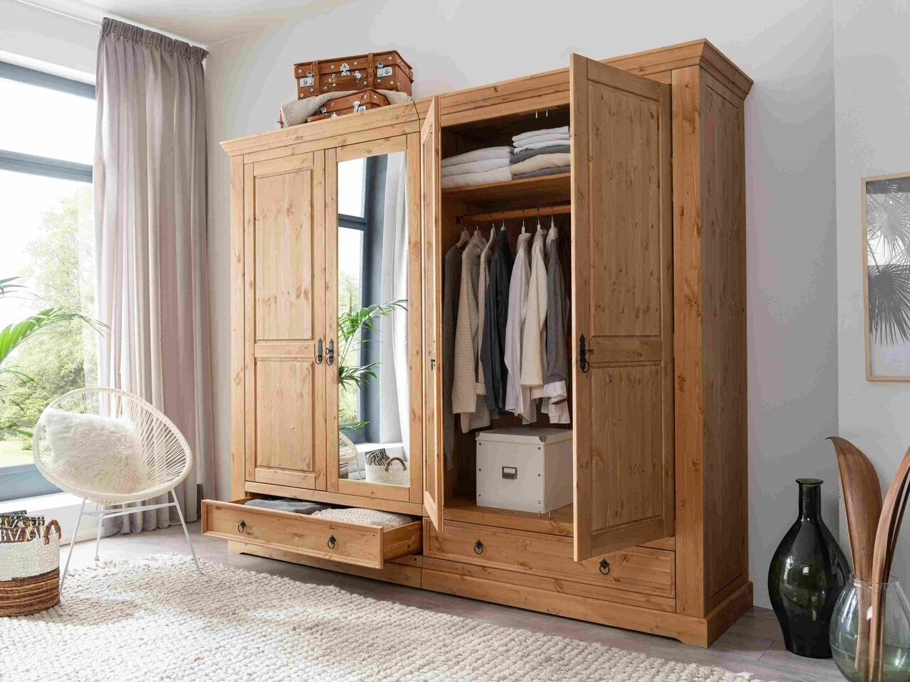Kleiderschrank Mandø aus massiver Kiefer Bild 2