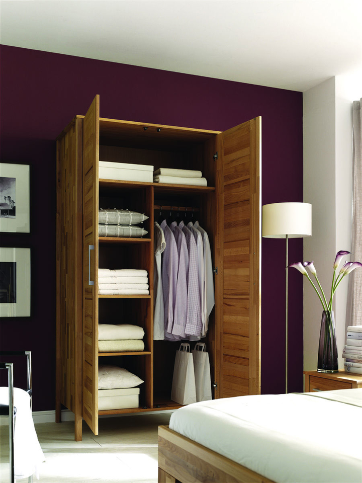 Kleiderschrank Modern Zen aus Massivholz mit Kassettentüren Bild 7