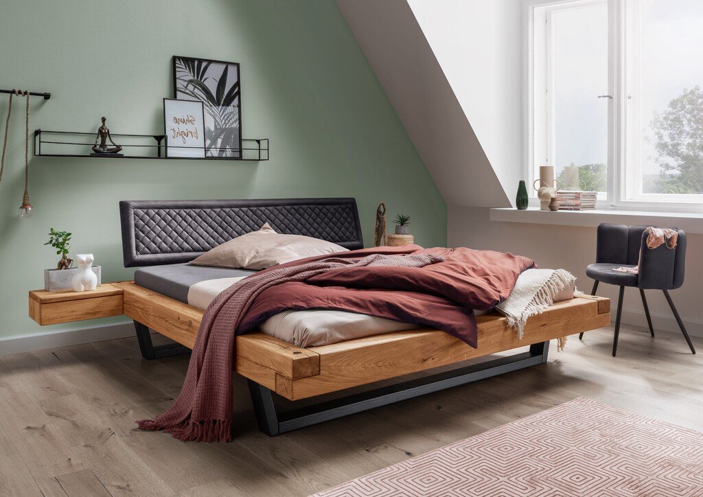 Schwebebalkenbett Woodstock aus Wildeiche mit Stofffkopfteil