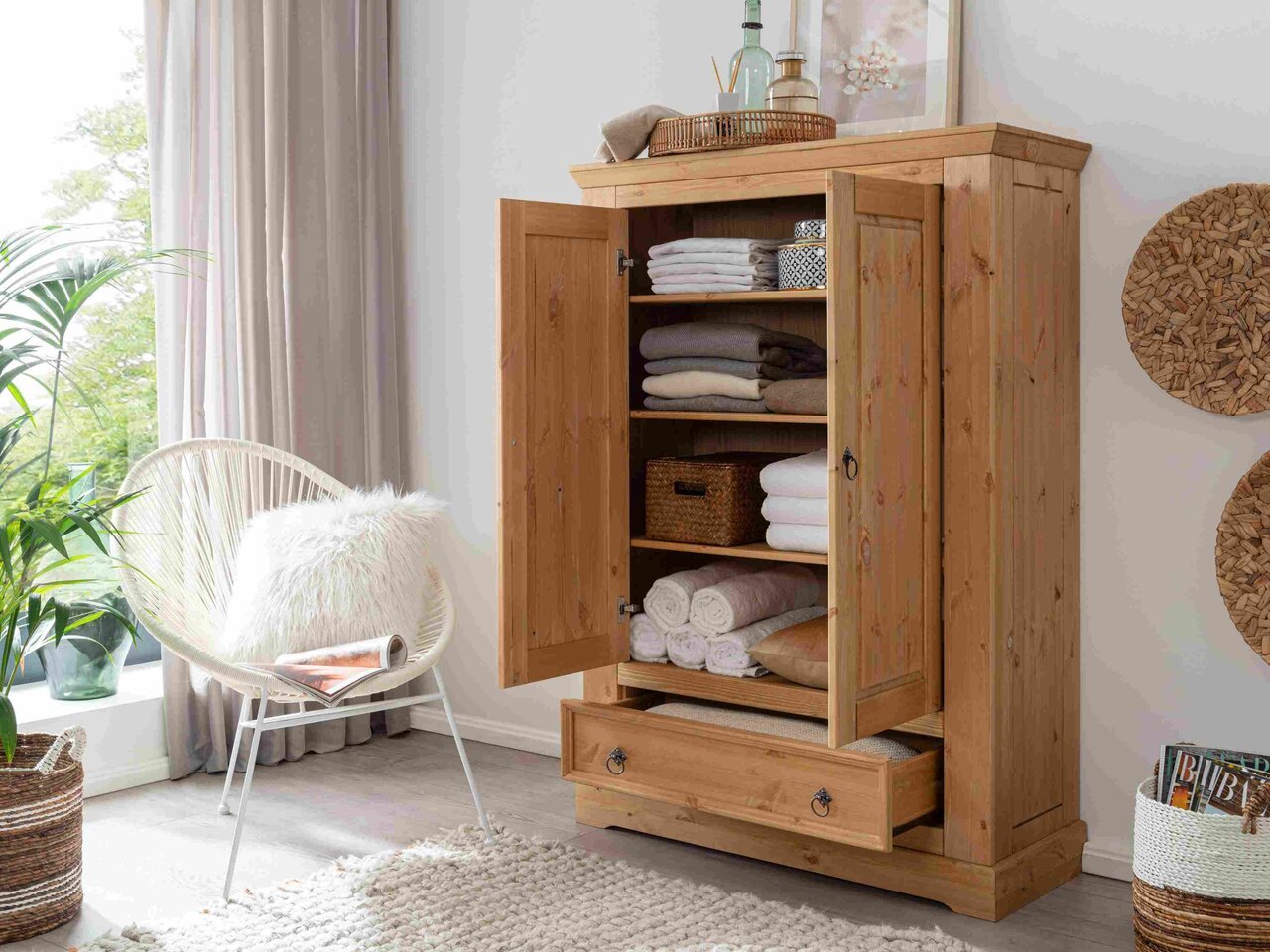 Wäscheschrank Mandø aus massiver Kiefer Preview Image
