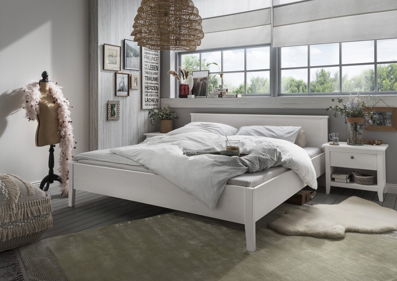 Doppelbett Solvita aus massiver Kiefer Preview Image