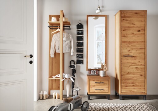Impressionen zu Wohnglücklich Garderobenschrank Brest aus Massivholz, Bild 1