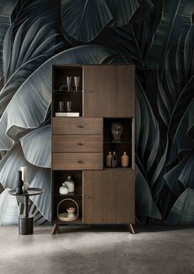 Impressionen zu G&K Vitrine II Heda aus massiver Kernbuche, Bild 1
