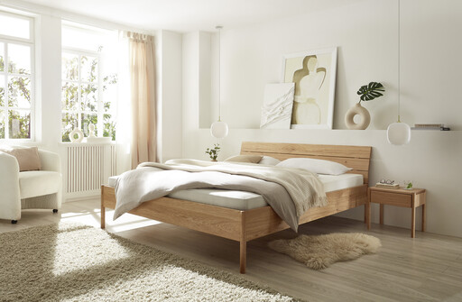 Impressionen zu TPT Bettrahmen 2 Holzpur aus Wildeiche, runde Holzfüße, Bild 1
